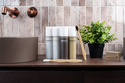 Tandpasta dispensers en bamboe tandenborstels